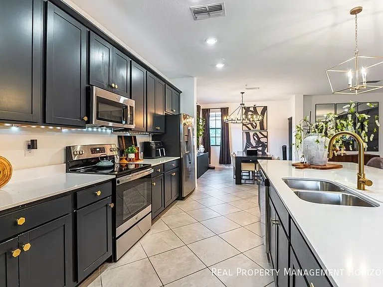 5623 N Honore Ave #322 — Photo 8
