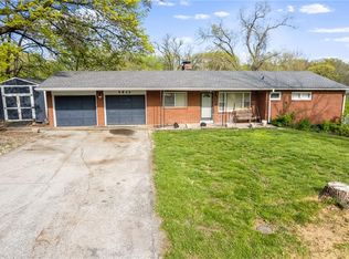 5613 NW Hutson Rd, Kansas City, MO 64151