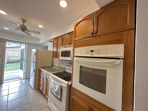 3rd image of 302 Lasayette Dr NE