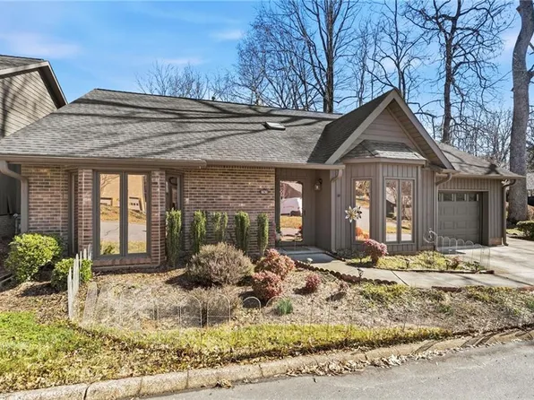 406 Chadbourne Ct, Winston Salem, NC 27104