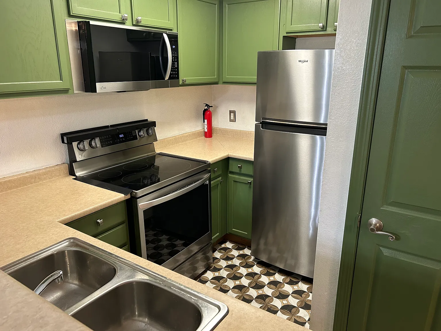 2 bed, 960 sqft, $1,600 — Photo 1