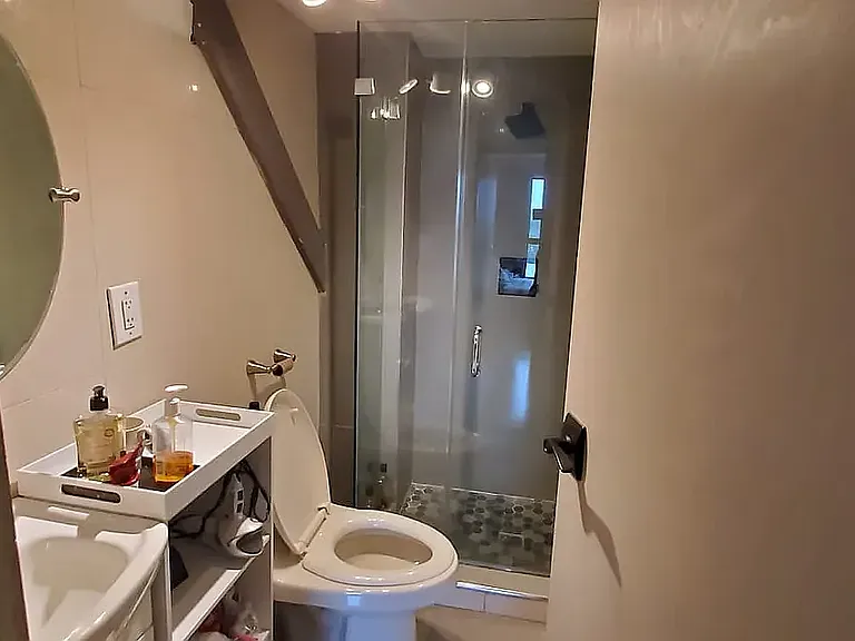 586 Grand St #5A — Photo 16