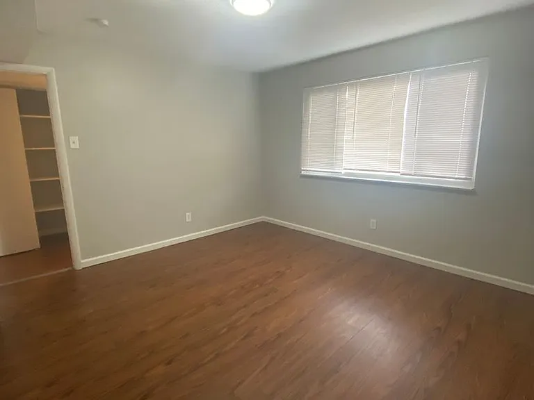 1 Bed/1 Bath Apartment off Hampton Ave! — Photo 32