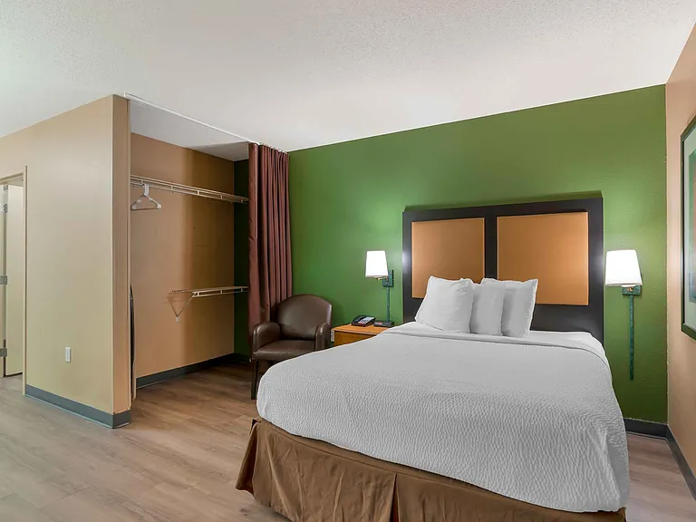 Studio Suite - 1 Queen Bed