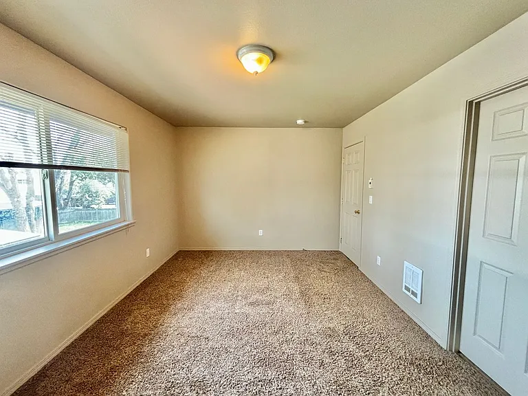 14 SE McKinley Ave #1 — Photo 20