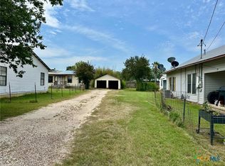 411 N Swenson St, Falls City, TX 78113