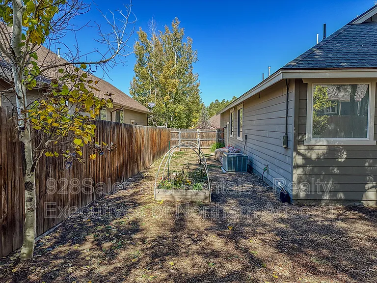 537 W Nugget Trl — Photo 7
