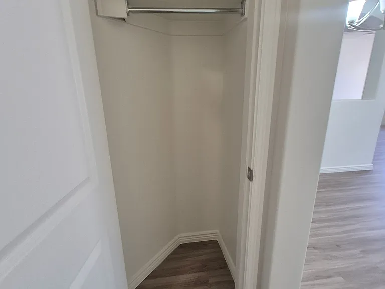 1000 E Bluffview Dr #118 — Photo 3