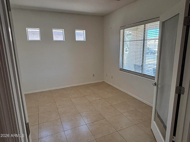 11559 W Lincoln St — Photo 8