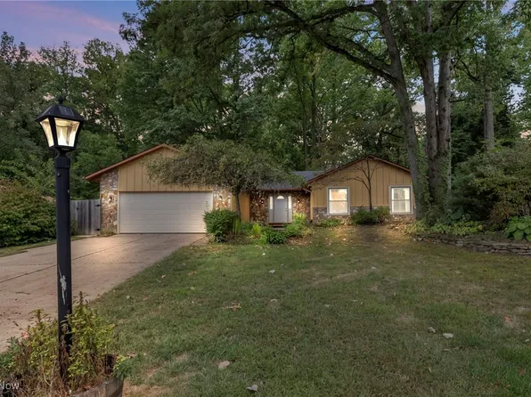 136 Graybark Ln, Amherst, OH 44001