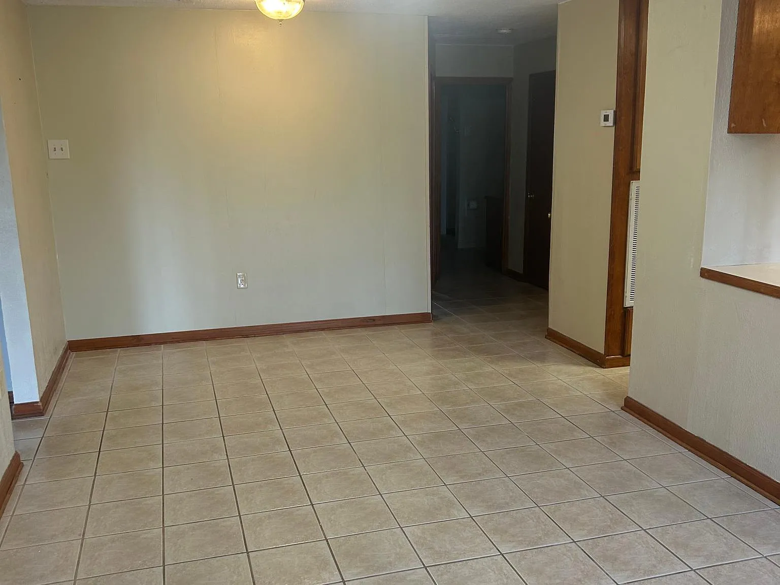 1011 Lake Land St — Photo 3
