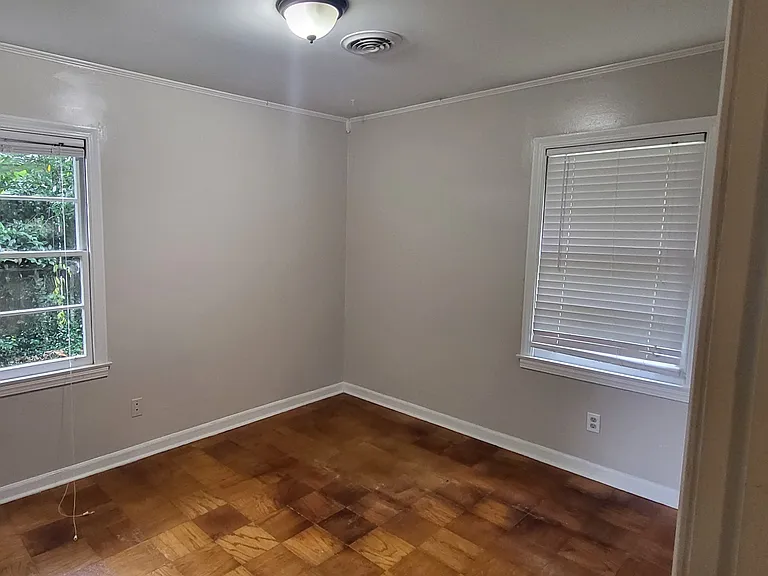 663 Merritt Dr — Photo 4