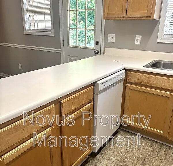 515 Lawson St — Photo 9