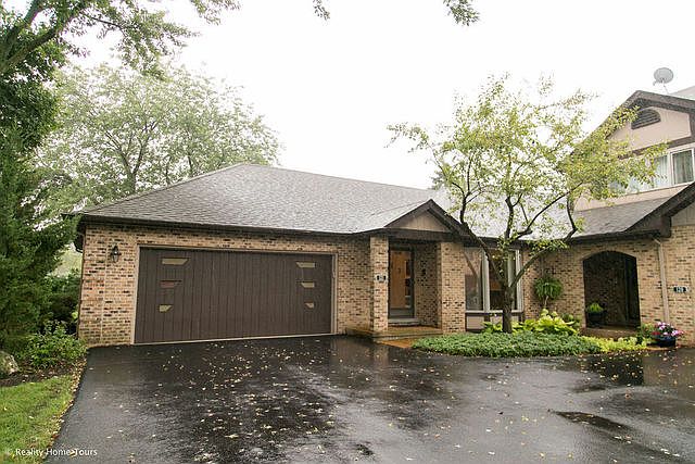 1st image of 121 Country Club Dr