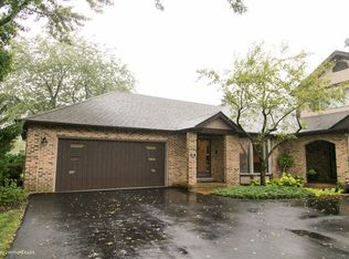 121 Country Club Dr, Bloomingdale, IL 60108
