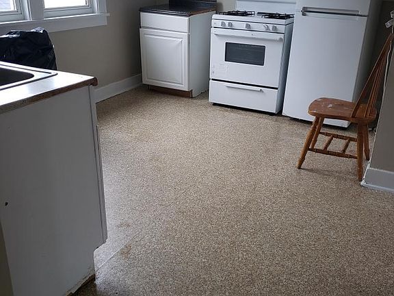4th image of 302 Plymouth Ave