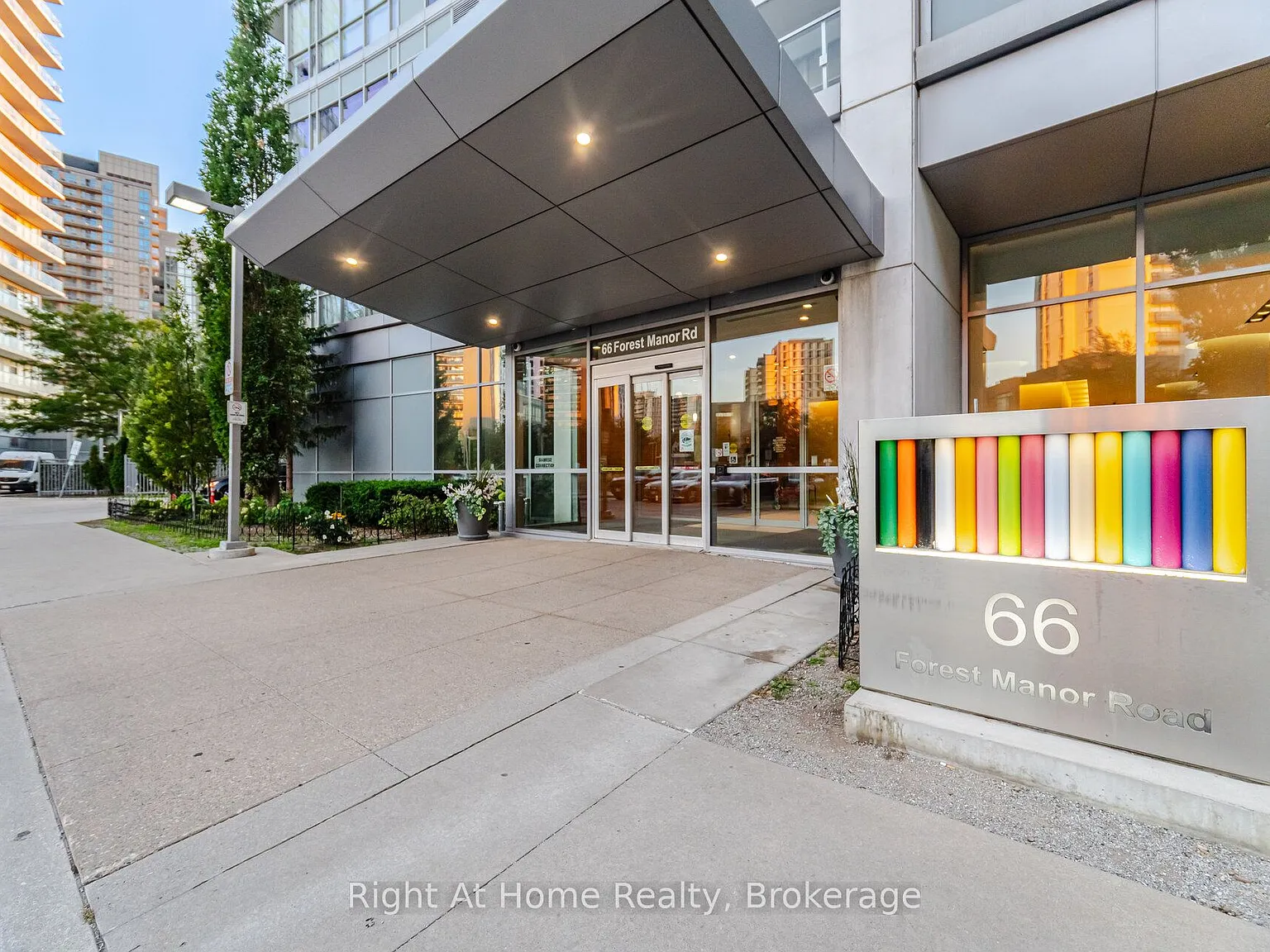 66 Forest Manor Rd — Photo 2