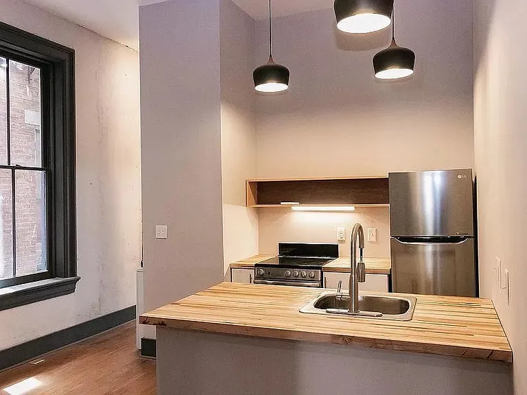 207 W McMicken Ave — Photo 2