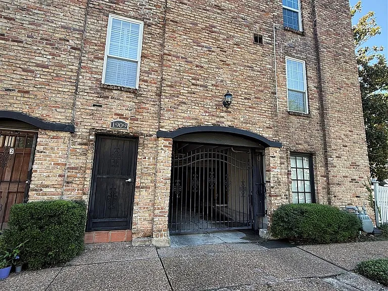 1909 Brun St #4 — Photo 46