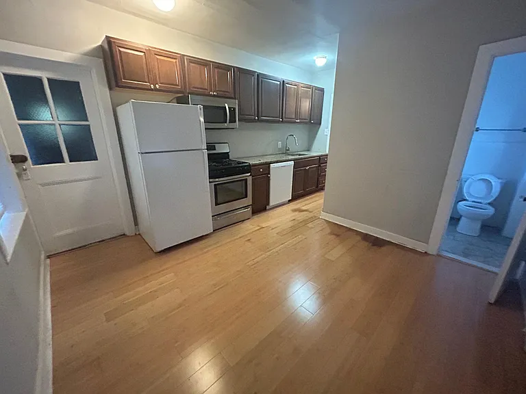 2254 Bryn Mawr Ave #3B — Photo 2