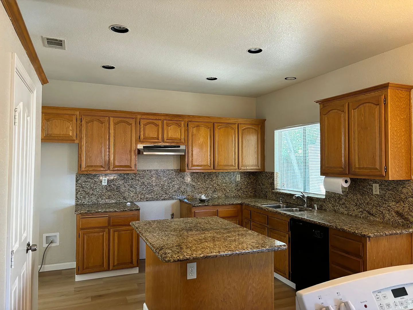 Ideal Antioch 4 Bedrooms And 3 Bathrooms! New Laminate Flooring On Main Level And New Interior Paint — Photo 3