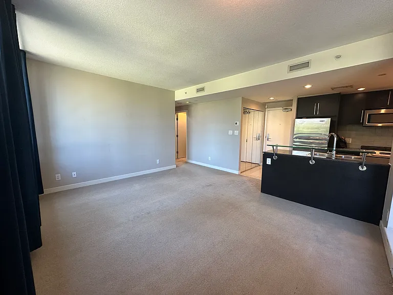 638 Beach Cres #706 — Photo 8