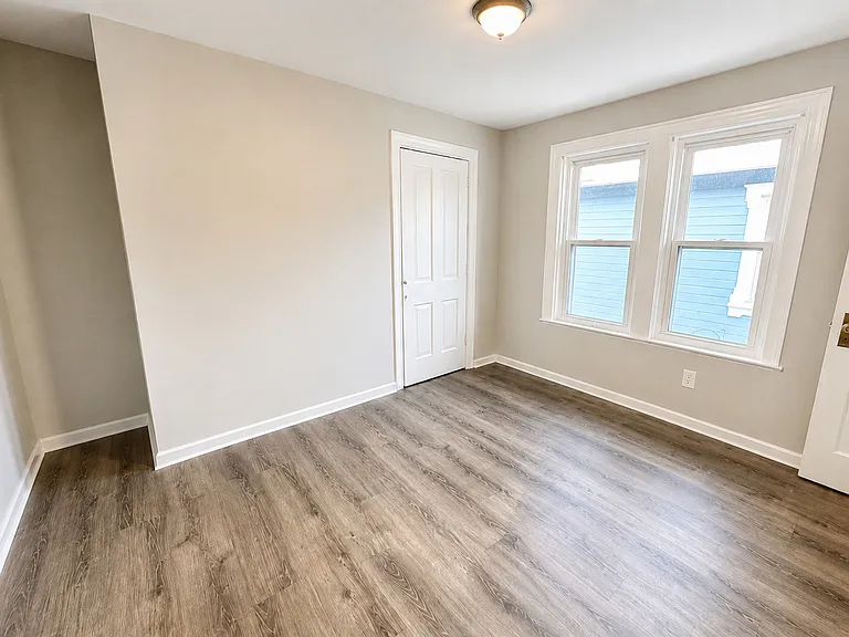 517 E Railroad Ave #2 — Photo 13