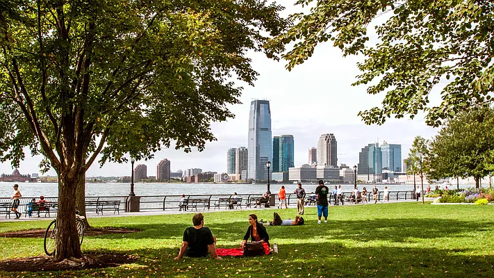 Sold by R New York | media 34