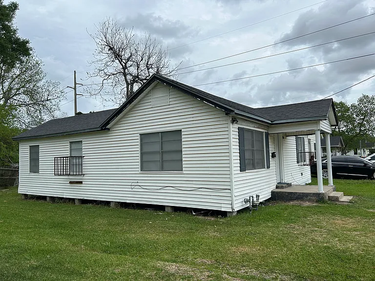 2230 Hegele St — Photo 2