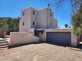422 Mission Rd, Santa Fe, NM 87501