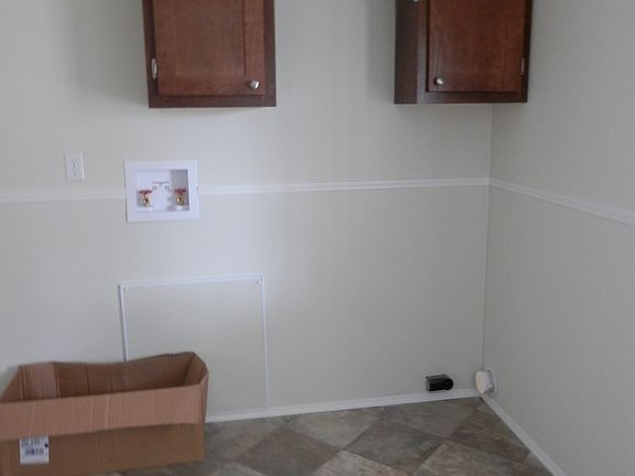 4th image of 636 N Edgewater Dr