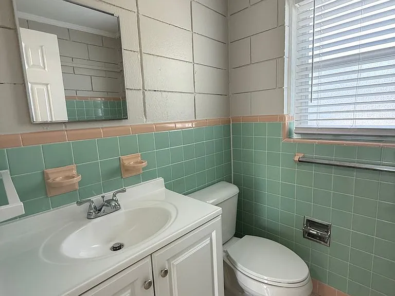1215 Hartman Apartments — Photo 14