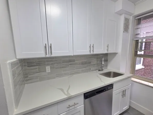 194-60 64th Ave #A, Fresh Meadows, NY 11365