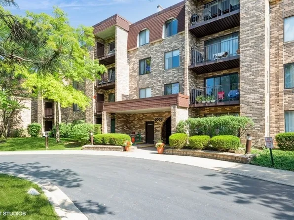 2005 Valencia Dr APT 301, Northbrook, IL 60062