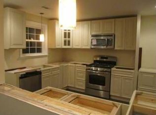 7220 Hill Rd, Philadelphia, PA 19128