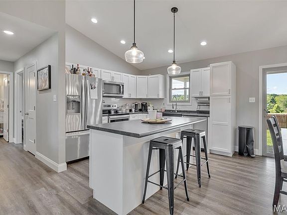 5th image of 10165 Riehl Farm Dr