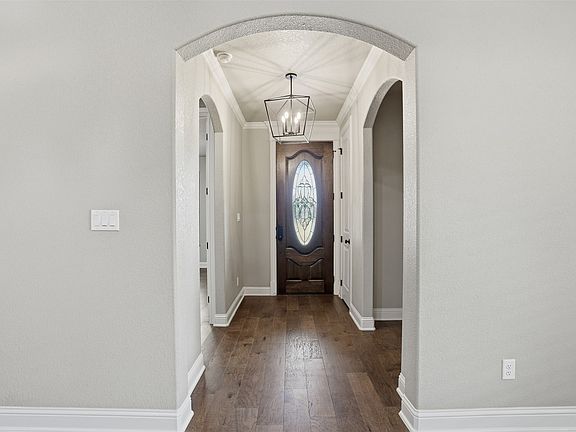 3rd image of 4918 Centre Ct