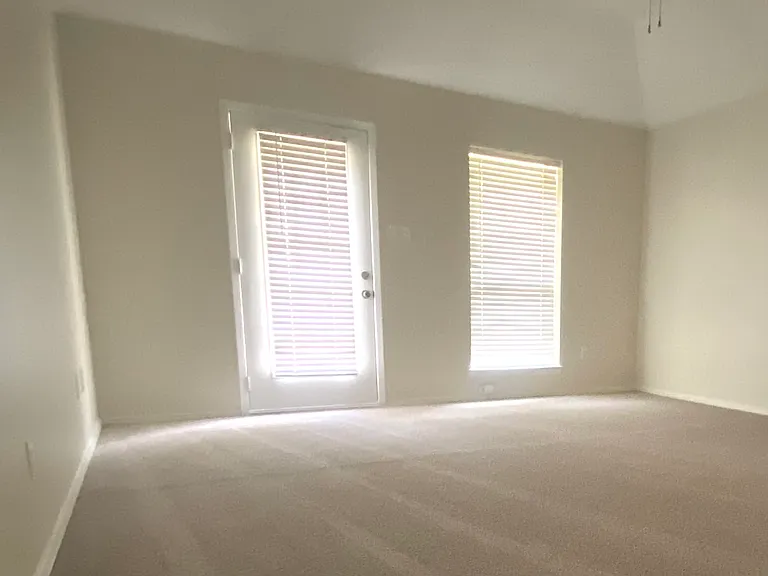 1122 Kensington Ct — Photo 11