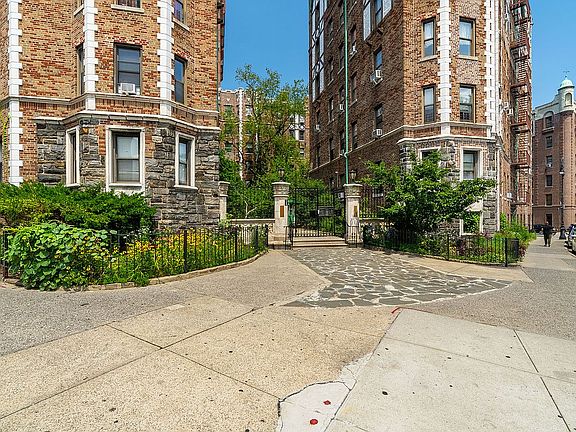 3rd image of 3388 Wayne Ave #D14