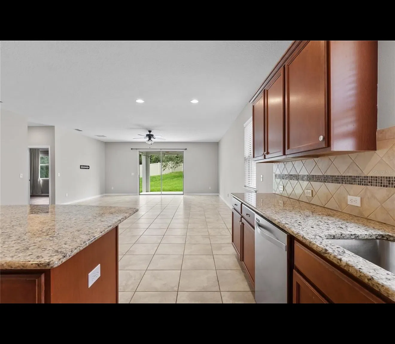 3 bed, 2164 sqft, $2,400 — Photo 4