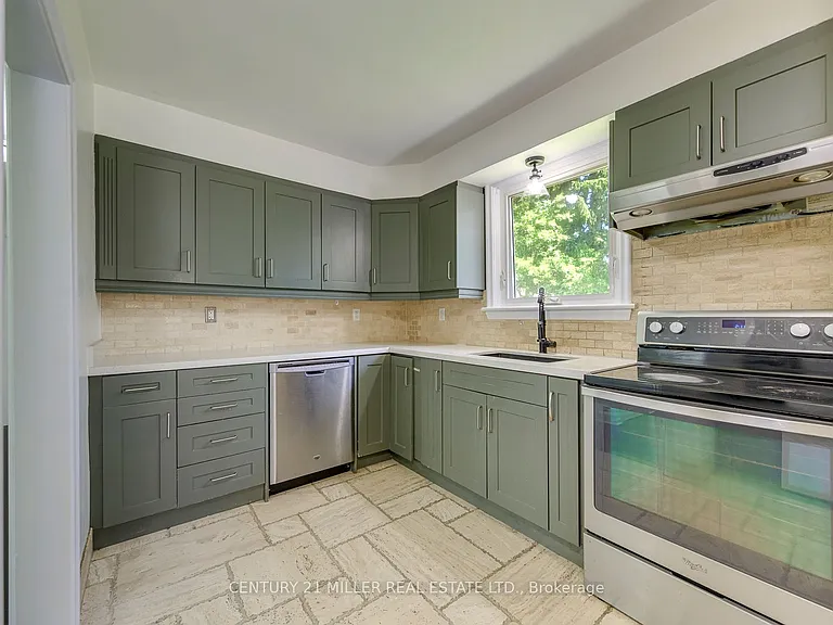 2048 Edinburgh Dr — Photo 12