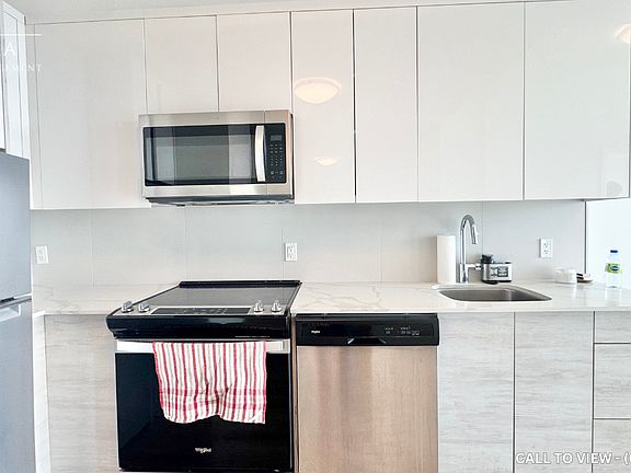 2nd image of 60 Frederick St #1012