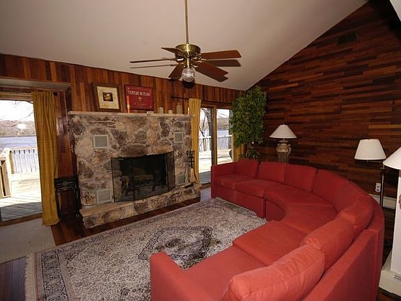 Living Room w/fireplace