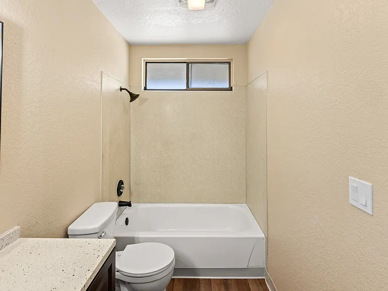 The Peppertree Apartments — Photo 17