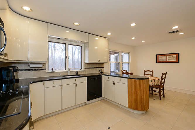 1st image of 48 Woodland Dr