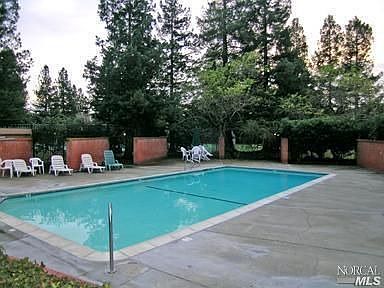 5th image of 2201 Marylyn Cir