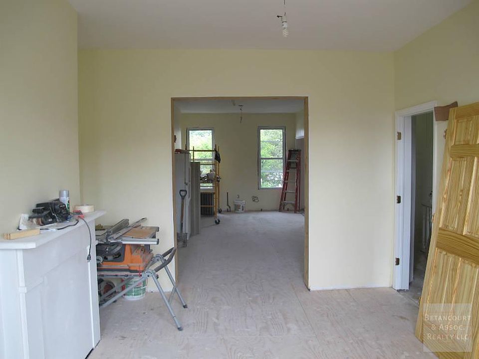 2nd image of 327 45th St APT 2