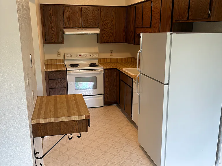 2100 Van Lennen Ave — Photo 6