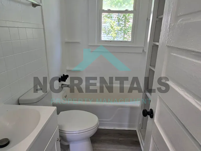 716 S Pine St — Photo 22
