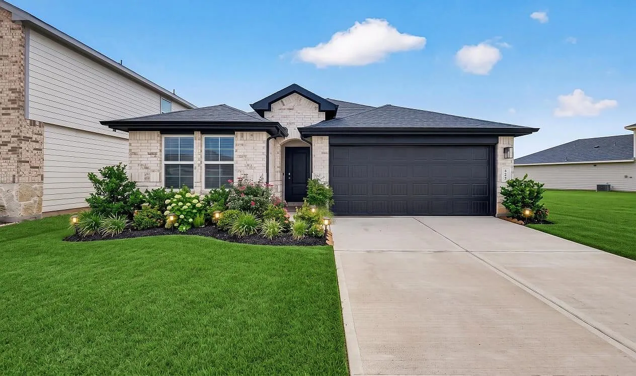 4 bed, 2.0 bath, 1802 sqft, $2,350 — Photo 1